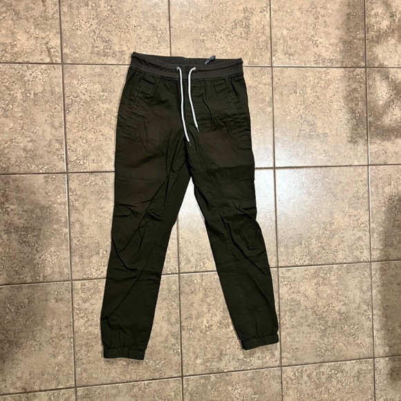 Vuori Ripstop Traveler Jogger Dark Oregano - Picture 2 of 4